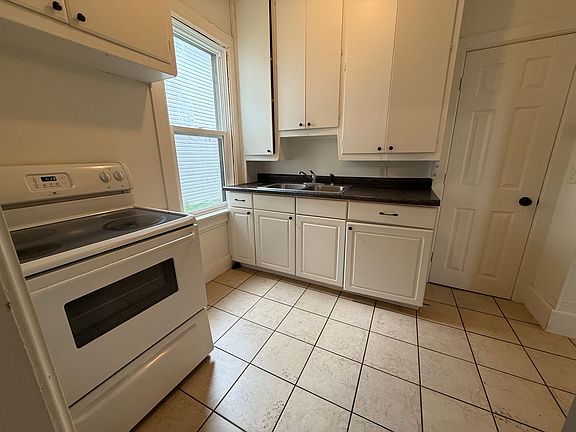 4th image of 1014-1018 5th Ave S #1016