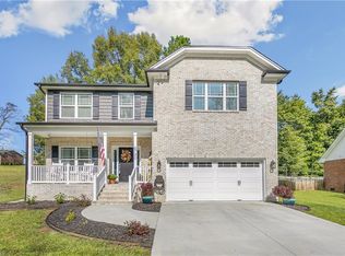 6740 Fairwood Ct, Clemmons, NC 27012