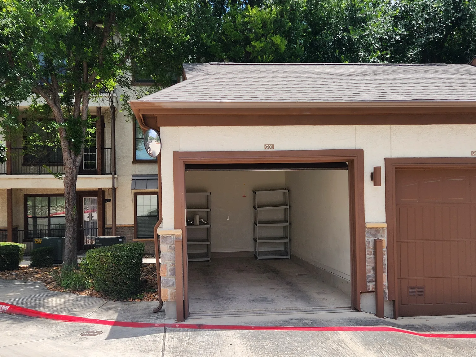 2 bed, 1023 sqft, $1,400 — Photo 2