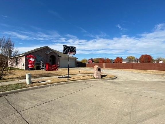 3rd image of 200 Canyon Lake Dr