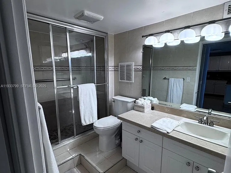 2301 Collins Ave #1025 — Photo 11
