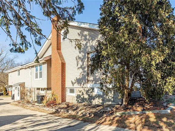 3rd image of 6552 Lake Ave