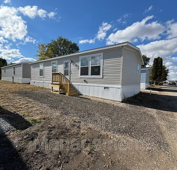 755 N Tratt St #27 — Photo 5