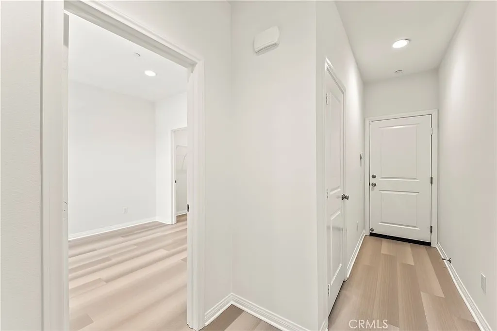 4 bed, 3.5 bath, 1870 sqft, $4,150 — Photo 3