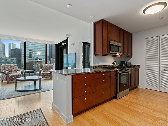 4th image of 60 E Monroe St Unit 1906