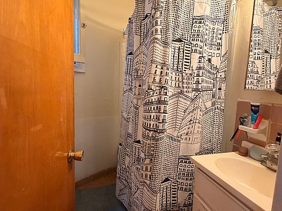 4th image of 1309 Spruce St APT 2C