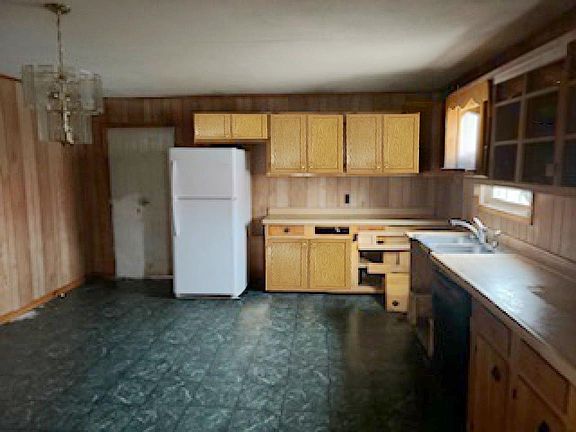 4th image of 713 Gwen St