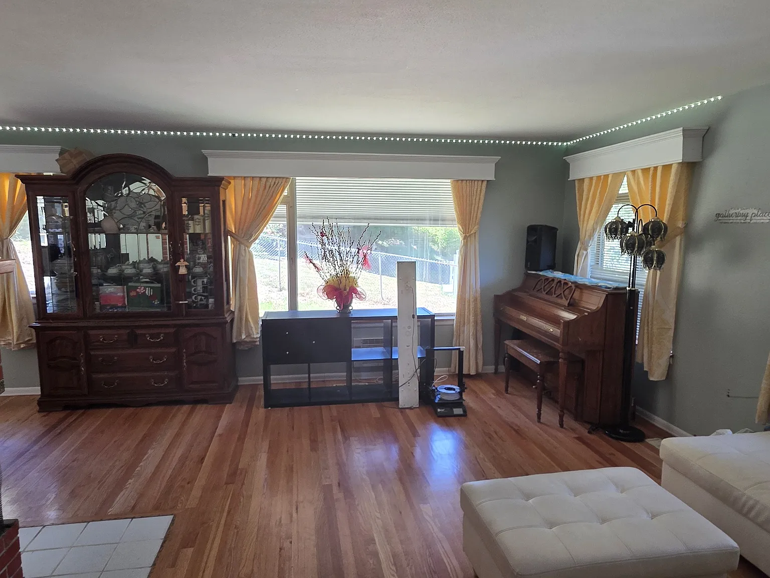 3 bed, 2310 sqft, $2,500 — Photo 3