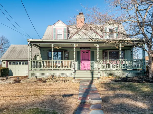 25 Juniper Ave, Wakefield, MA 01880