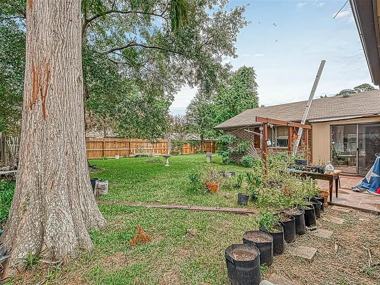 3623 Black Crickett Ct — Photo 52