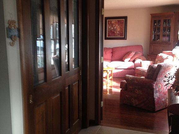 3rd image of 50 Tracy Lynn Ln