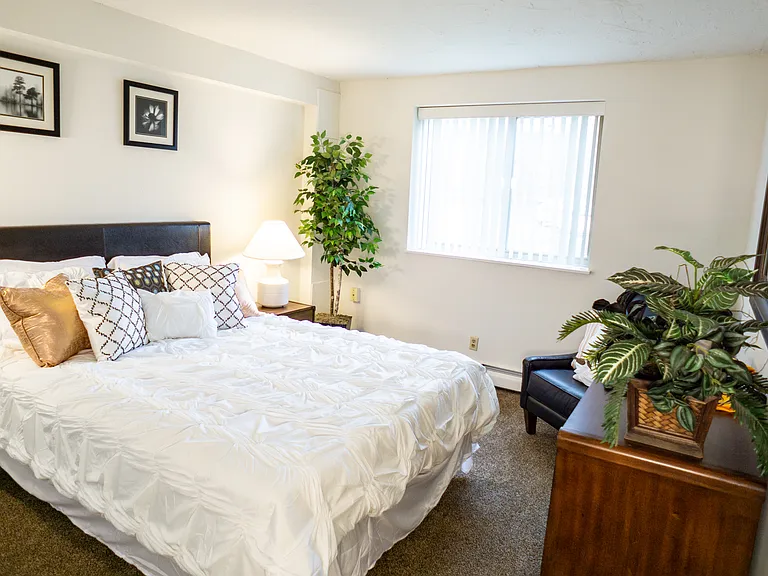 College Towers Apartments — Photo 29