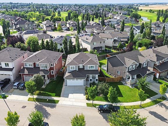 3rd image of 129 Rideau Cres