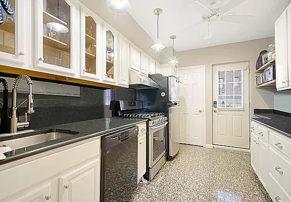 5th image of 2545 43rd St