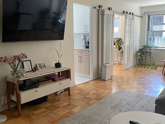 5th image of 77 W 55th St APT 4E