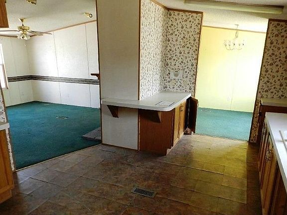 5th image of 1117 Santistevan Ct SE