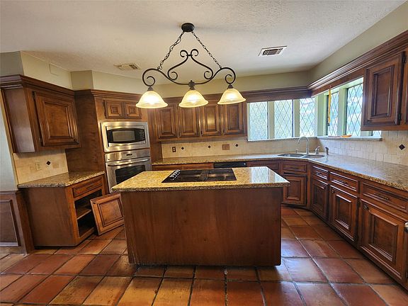 5th image of 15714 Woodcroft Dr