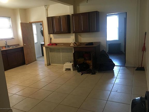 5th image of 230 Hylan Blvd