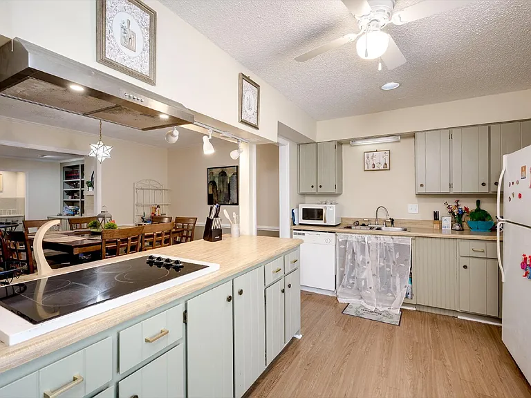 3003 Creek View Ct — Photo 16