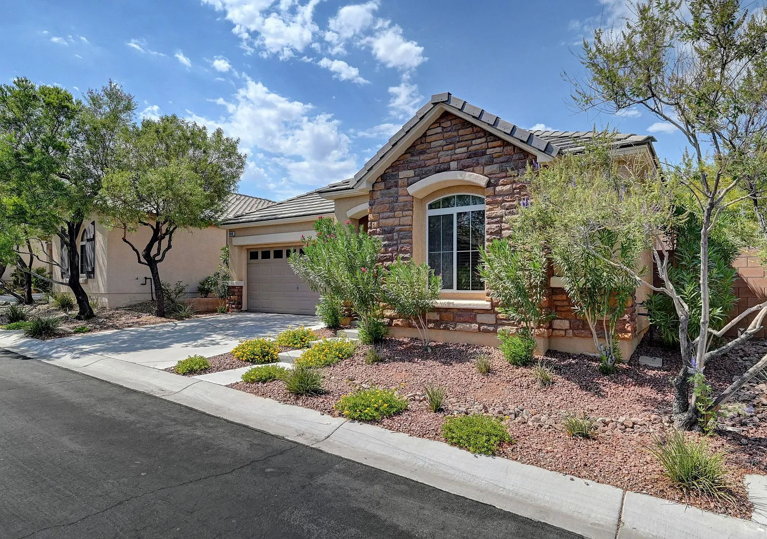 Single Story Home in Gated Community with Providence Las Vegas — Photo 3
