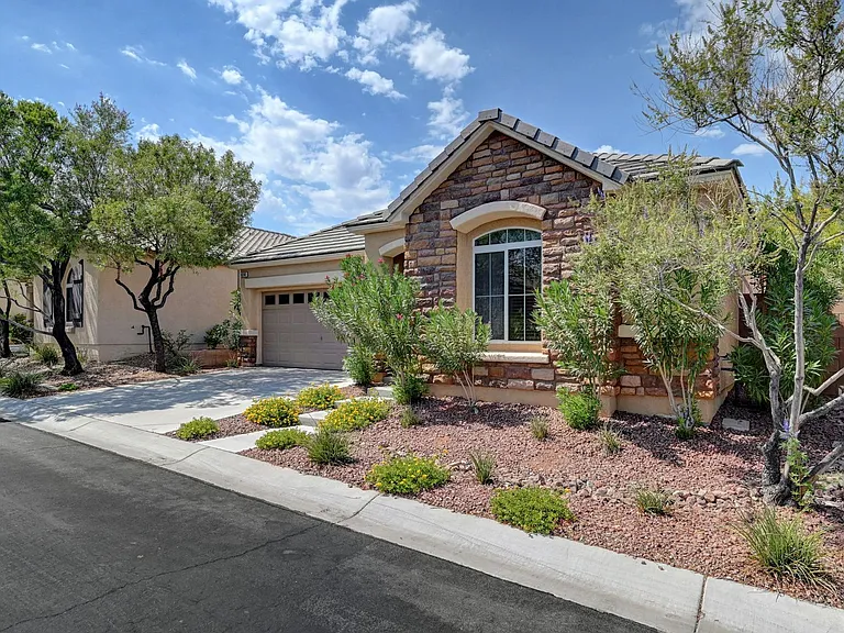 10240 Gladstone Peak St N — Photo 3