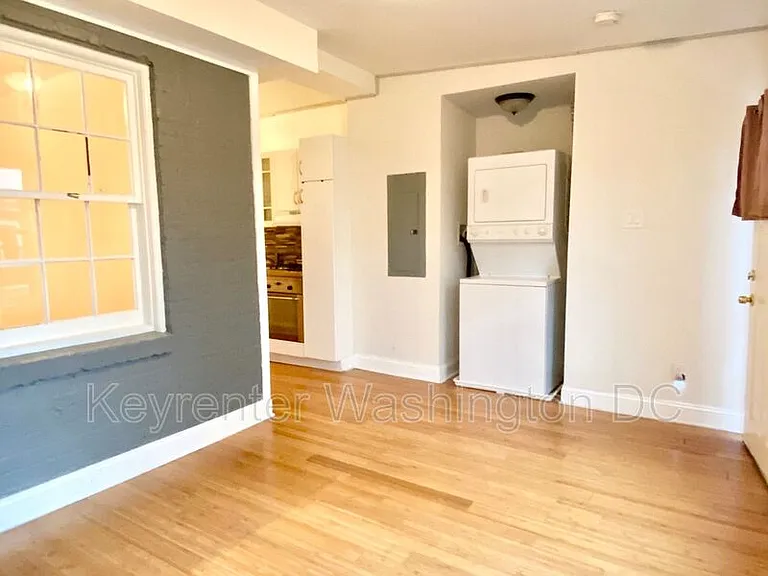 1204 Holbrook St NE #4 — Photo 5
