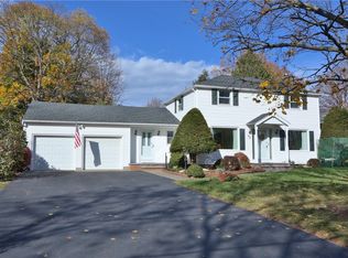 92 Valley Cir, Rochester, NY 14622