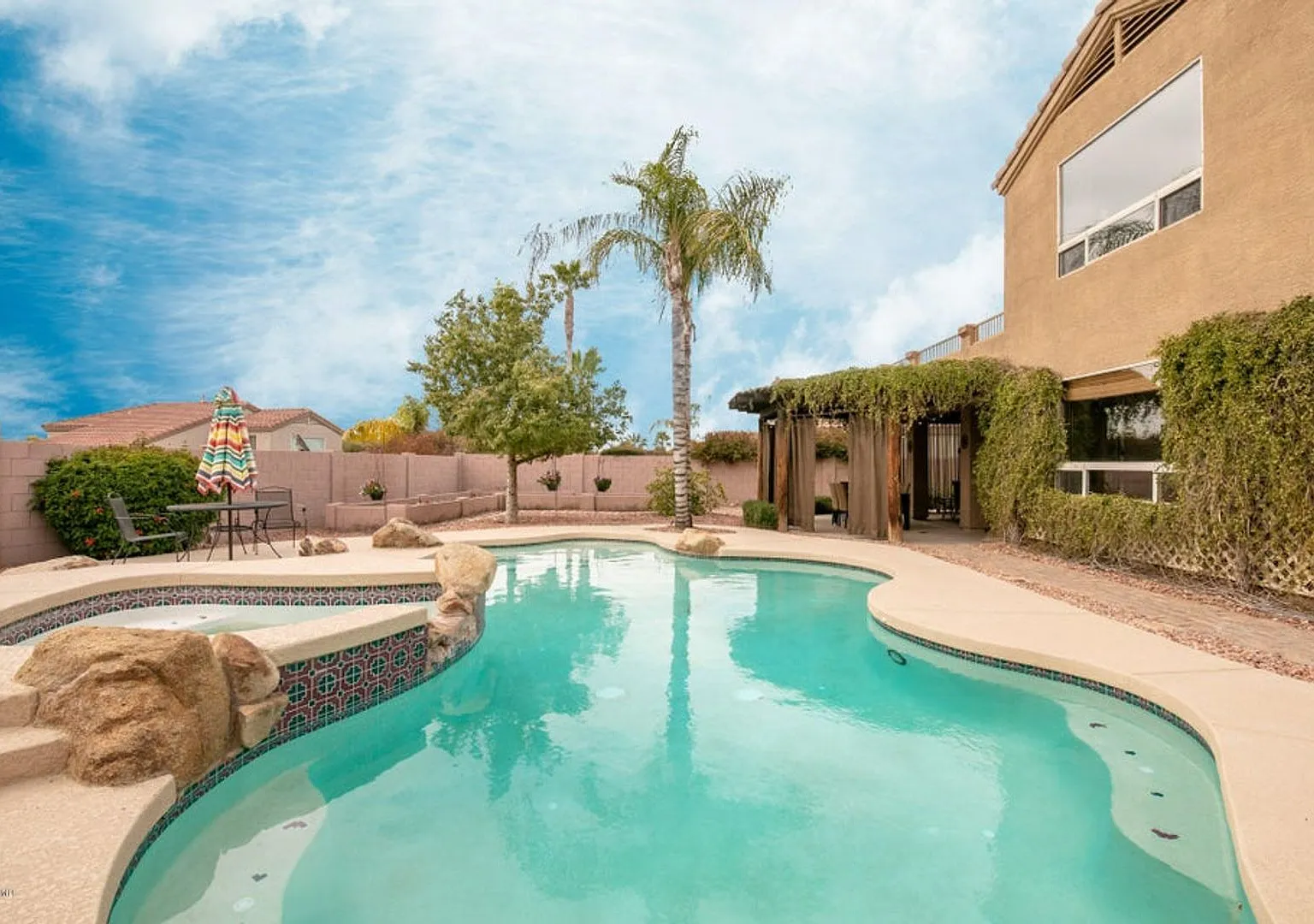 Spectacular Chandler-Ocotillo home with Sparkling Swimming Pool! — Photo 2