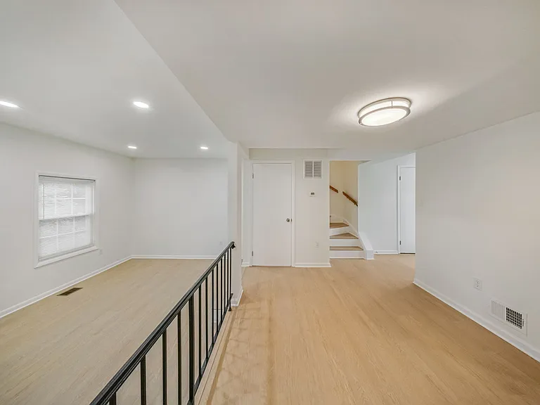 68 Orchard Dr — Photo 4