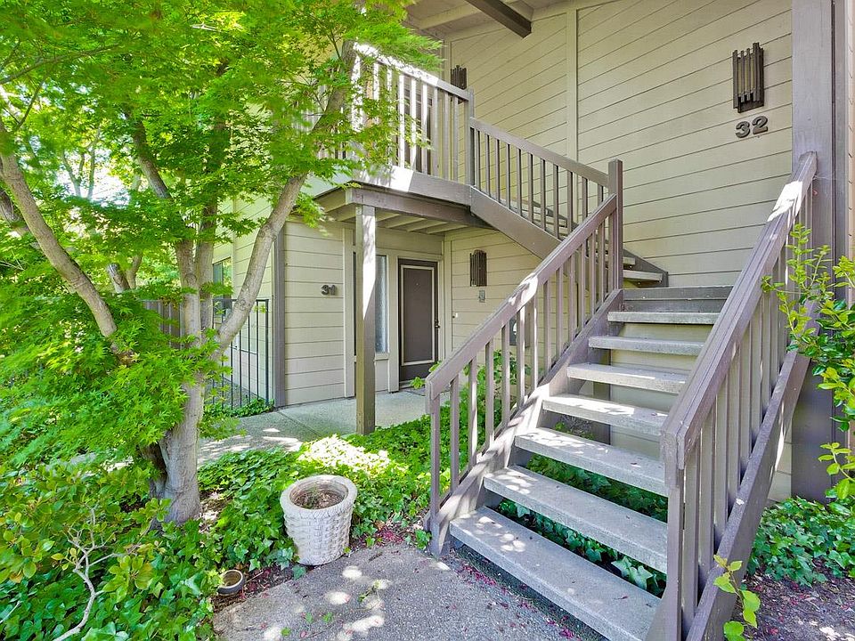 2nd image of 2040 W Middlefield Rd APT 32