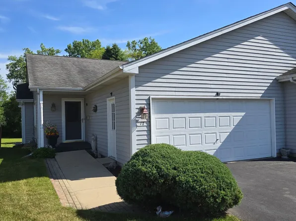 17 Silver Trl, North Aurora, IL 60542