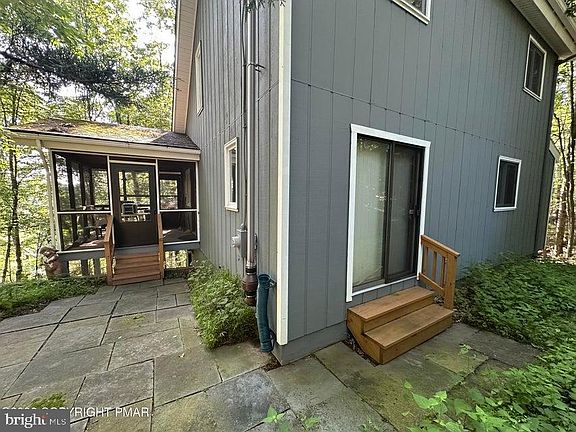 4th image of 4284 Winchester Way