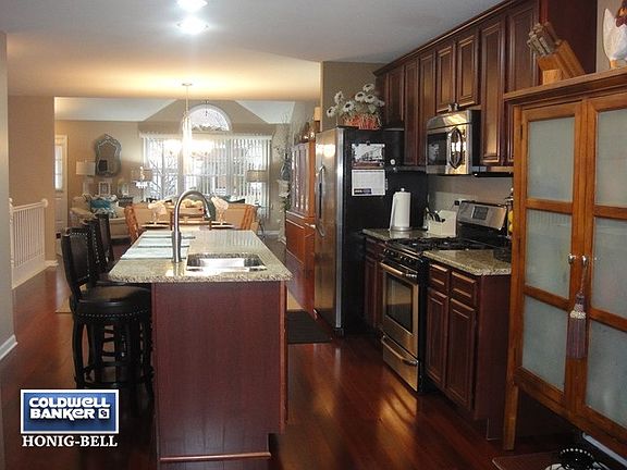 3rd image of 1810 Lobelia Ln