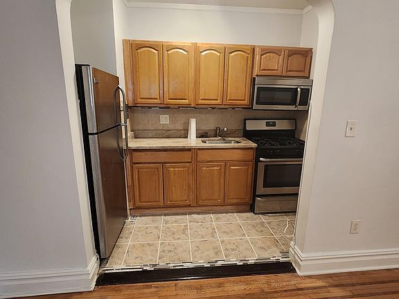 3rd image of 80 W Grand St APT B1