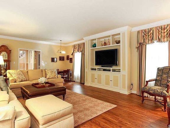 3rd image of 16 Grace Ln