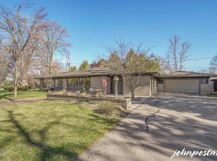 2727 Cascade Rd SE, Grand Rapids, MI 49506