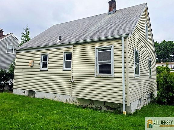 2nd image of 118 Standiford Ave