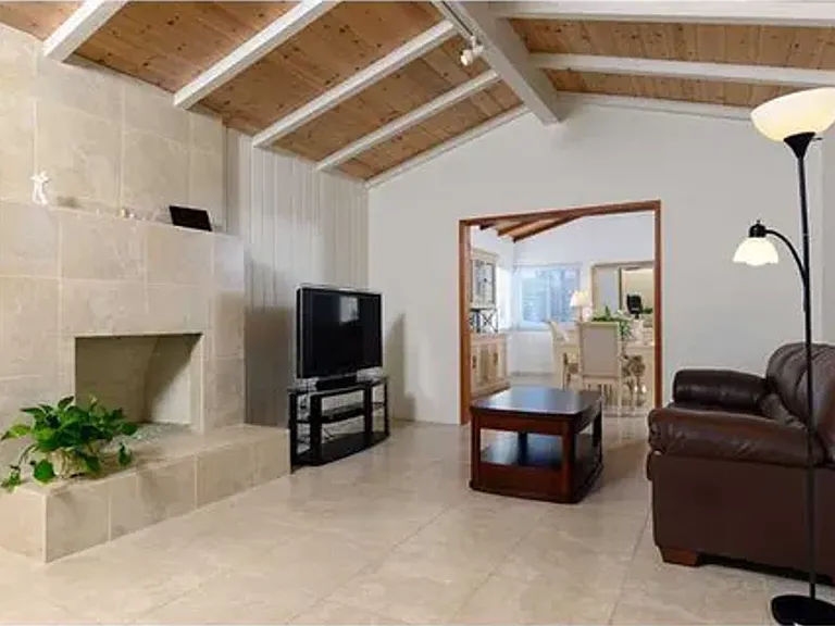 1249 Torrey Pines Rd — Photo 3