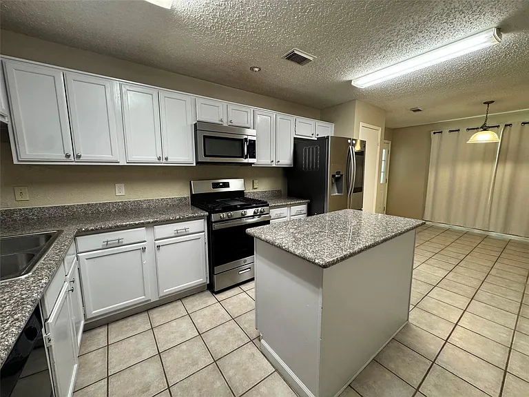 11 Cottage Grove Pl — Photo 16