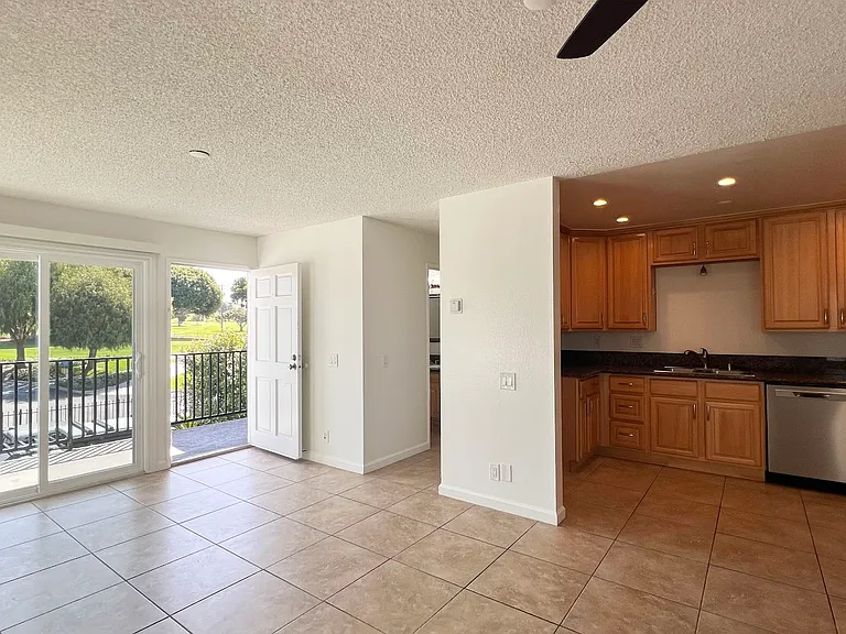 2725 Calle Del Comercio #B — Photo 46