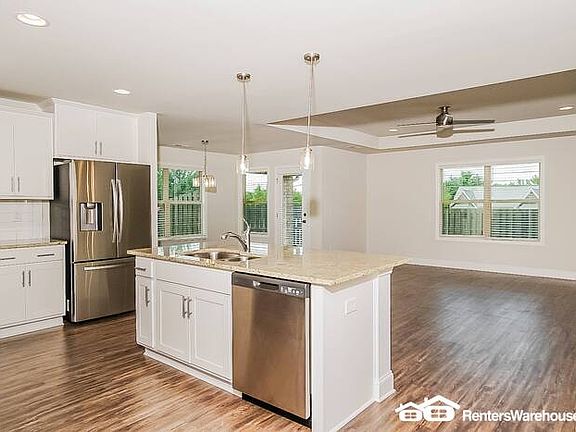 3rd image of 203 Cherry Laurel Dr