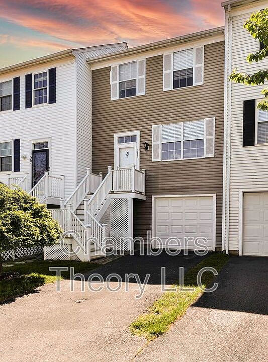 1st image of 565 Radford Ter NE