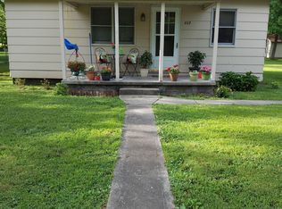 807 W Midway St, West Frankfort, IL 62896