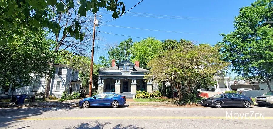 209 E Peace St Unit B Raleigh, NC 27604 Oakwood Adjacent 1-bedroom with Living Room and Kitchen — Photo 2