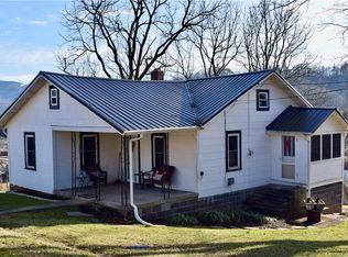64 Wiggins St, Canton, NC 28716