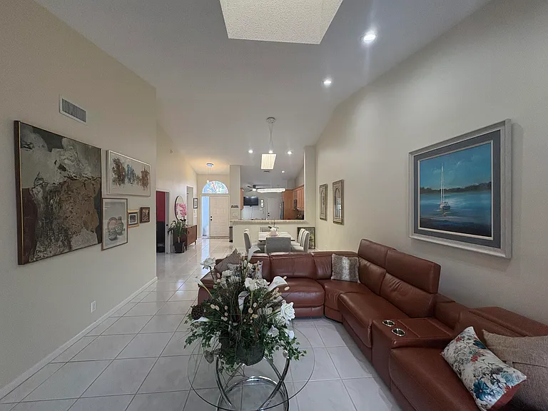 7275 Summer Tree Dr — Photo 10