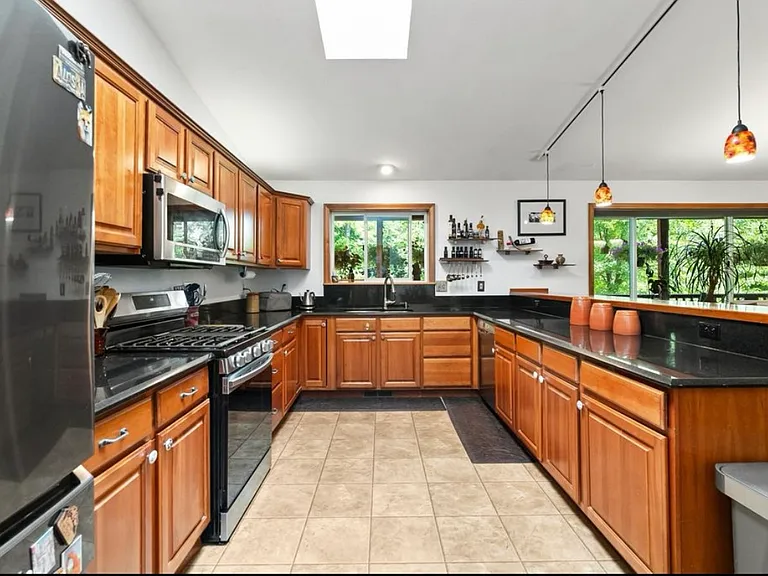 510 Pine Ave — Photo 12