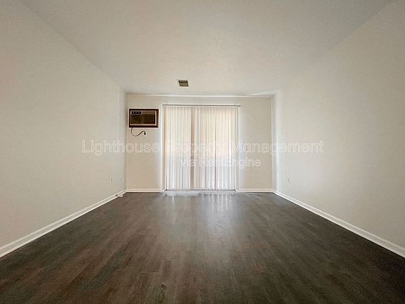 3rd image of 2972 Vineland Ave SE