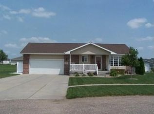 1510 N Pine Ridge Ct, Juniata, NE 68955