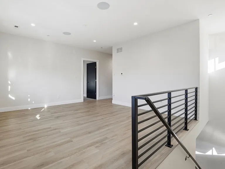 6931 River Dr — Photo 26